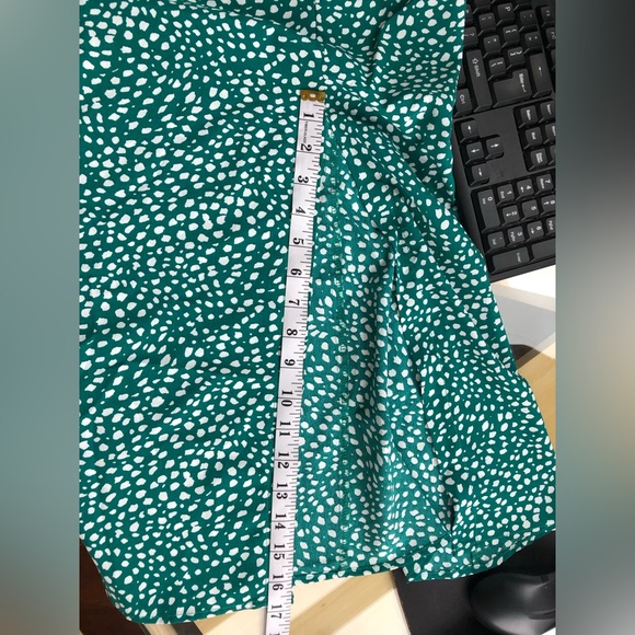 Green spotted slit skirt - Picture 3 of 7
